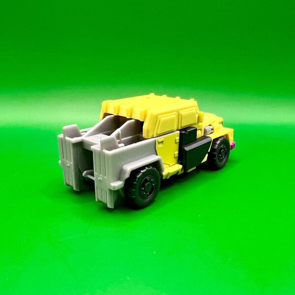 In Hand Image Of Transformers Earthspark 1 Step Swindle  (12 of 16)